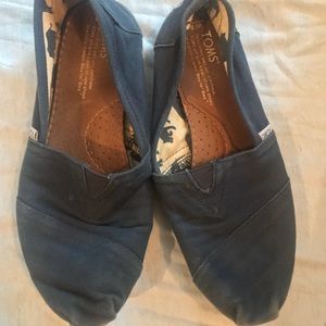 Blue Toms
